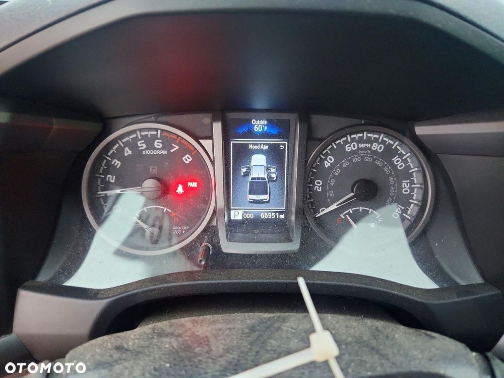 Toyota Tacoma - 10