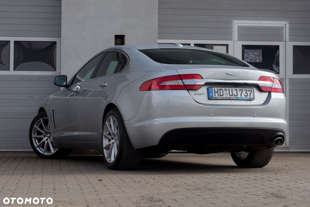 Jaguar XF 2.2 D Luxury - 10