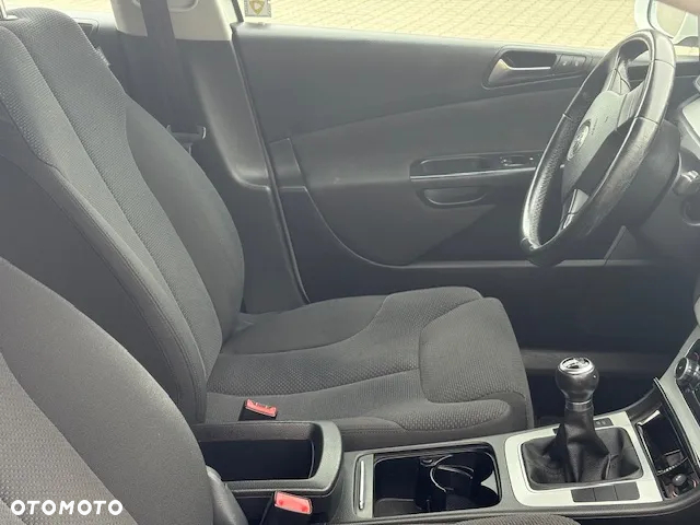 Volkswagen Passat 2.0 TDI Comfortline - 11