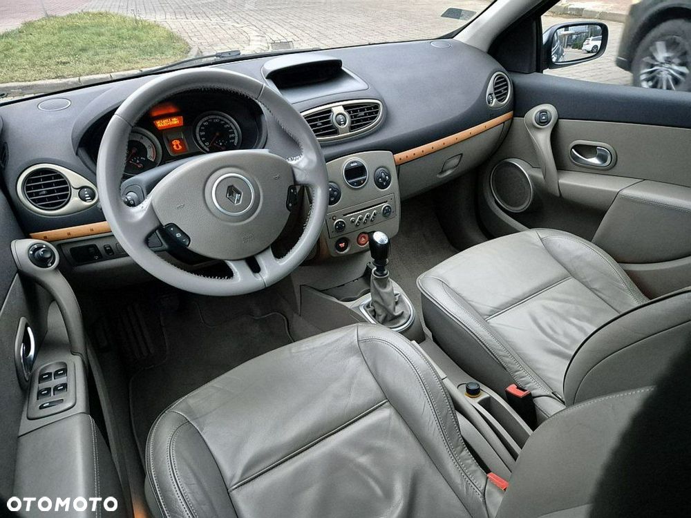 Renault Clio 1.5 dCi ESP Initiale - 21