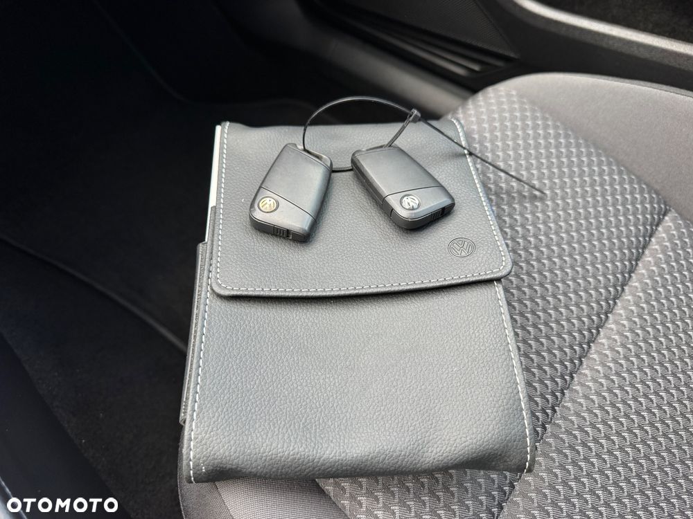 Volkswagen Passat 1.6 TDI SCR DSG Conceptline - 32