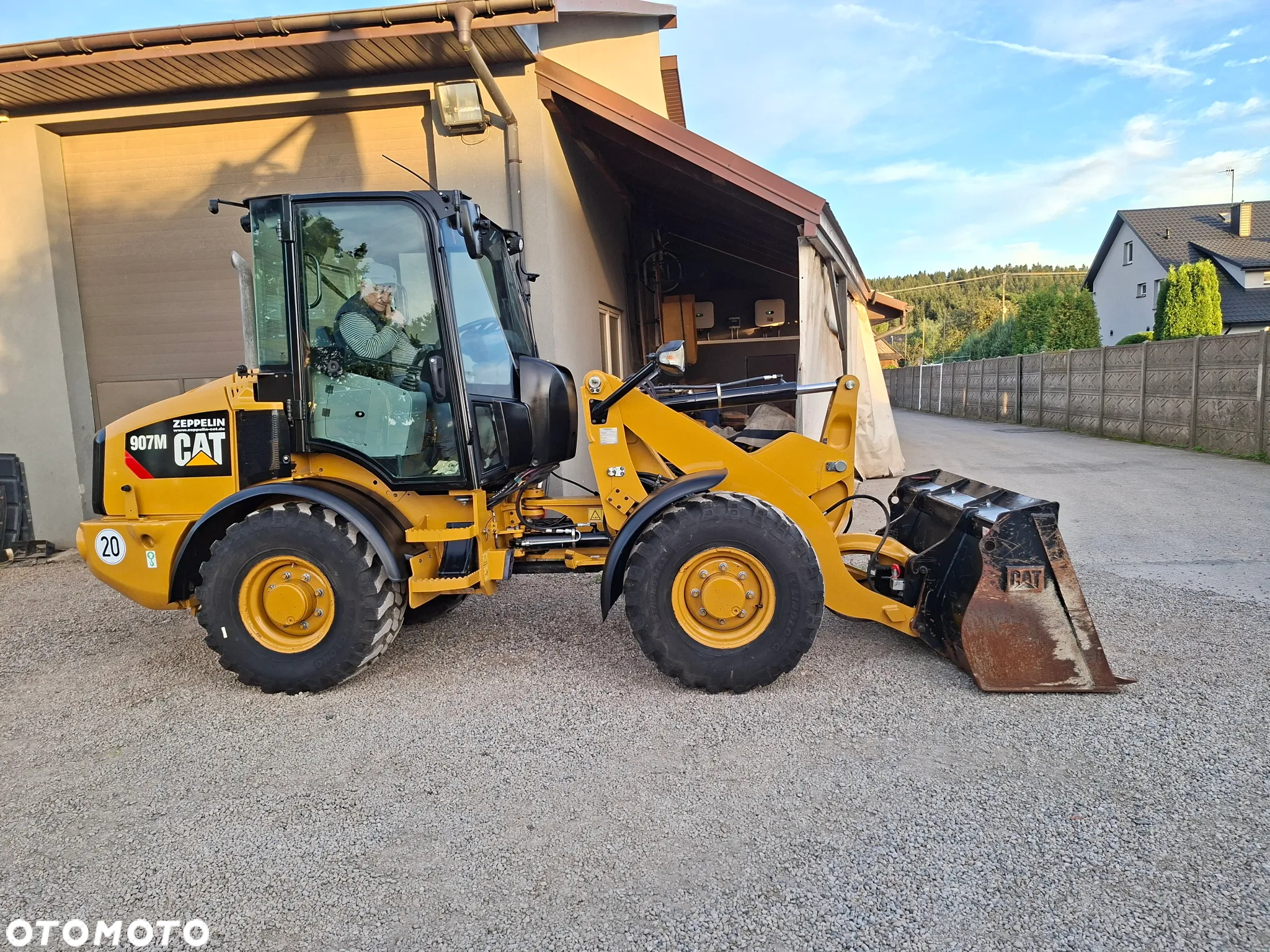 Caterpillar CAT 907 M - 10