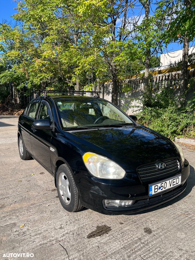 Hyundai Accent - 1