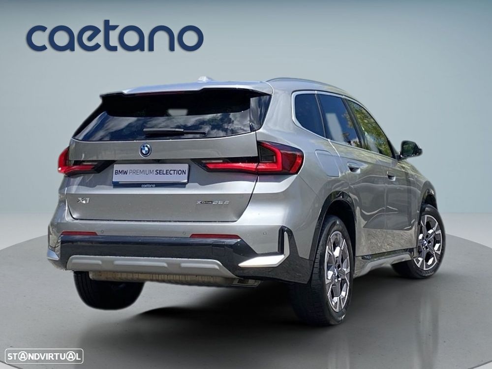 BMW X1 xDrive25e xLine — fotografia 2