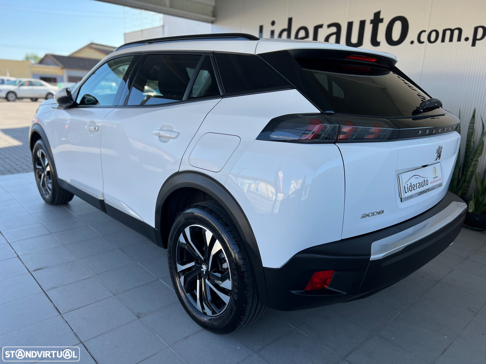 Peugeot 2008 1.5 BlueHDi Allure Pack - 8
