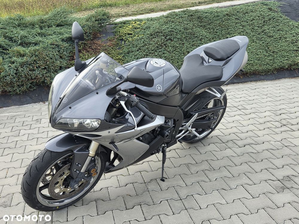 Yamaha R1 - 26