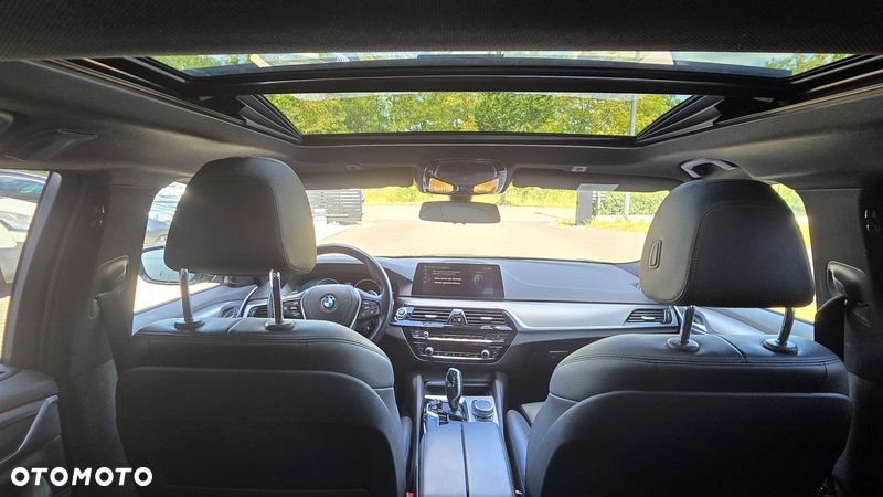 BMW Seria 5 520d xDrive M Sport Edition - 13