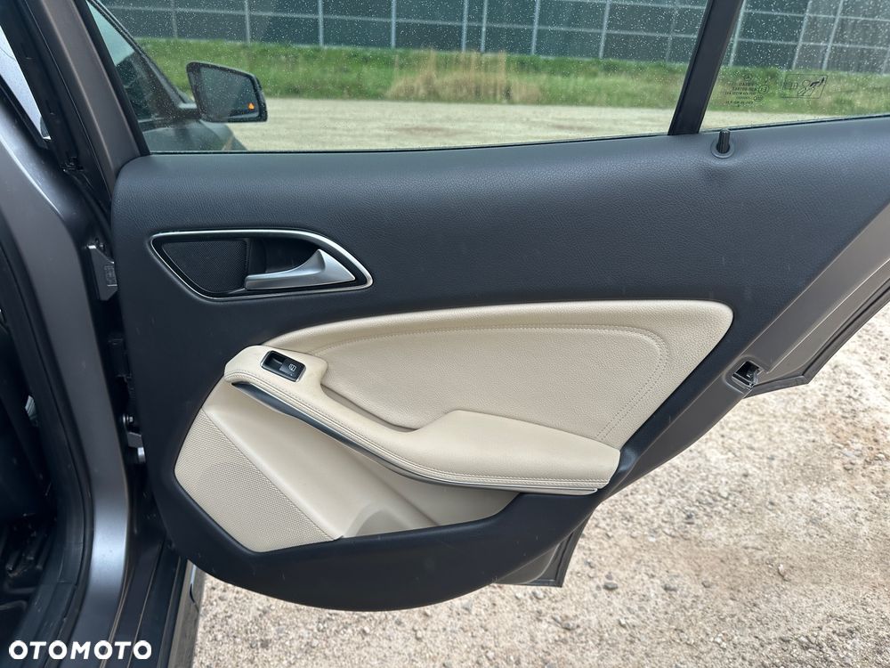 Mercedes-Benz GLA AMG 45 4Matic AMG Speedshift 7G-DCT - 28