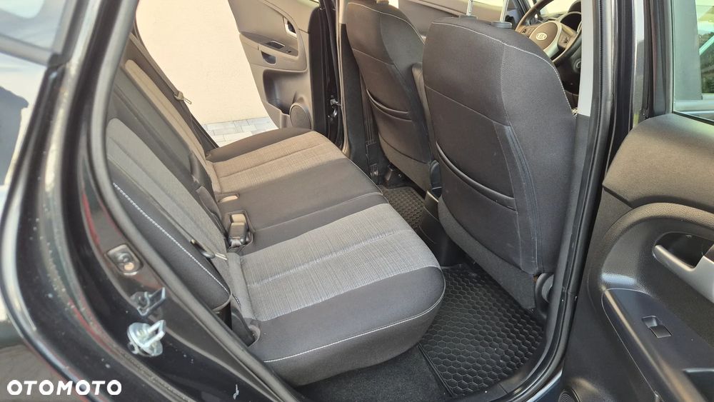 Kia Venga 1.4 CVVT Black Collection - 8