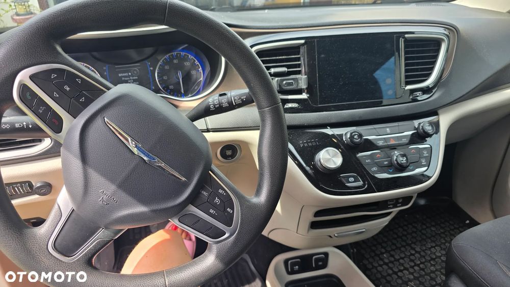 Chrysler Pacifica - 16
