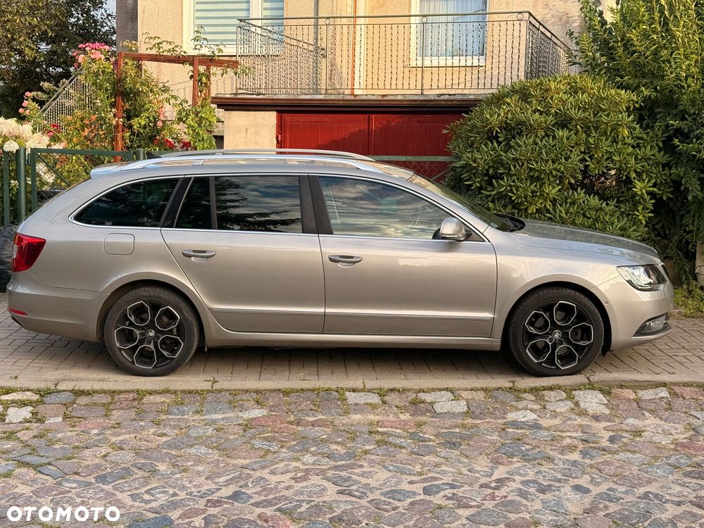 Skoda Superb 2.0 TDI L&K DSG - 2