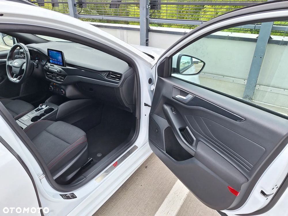 Ford Focus 1.5 EcoBoost ST-Line - 24