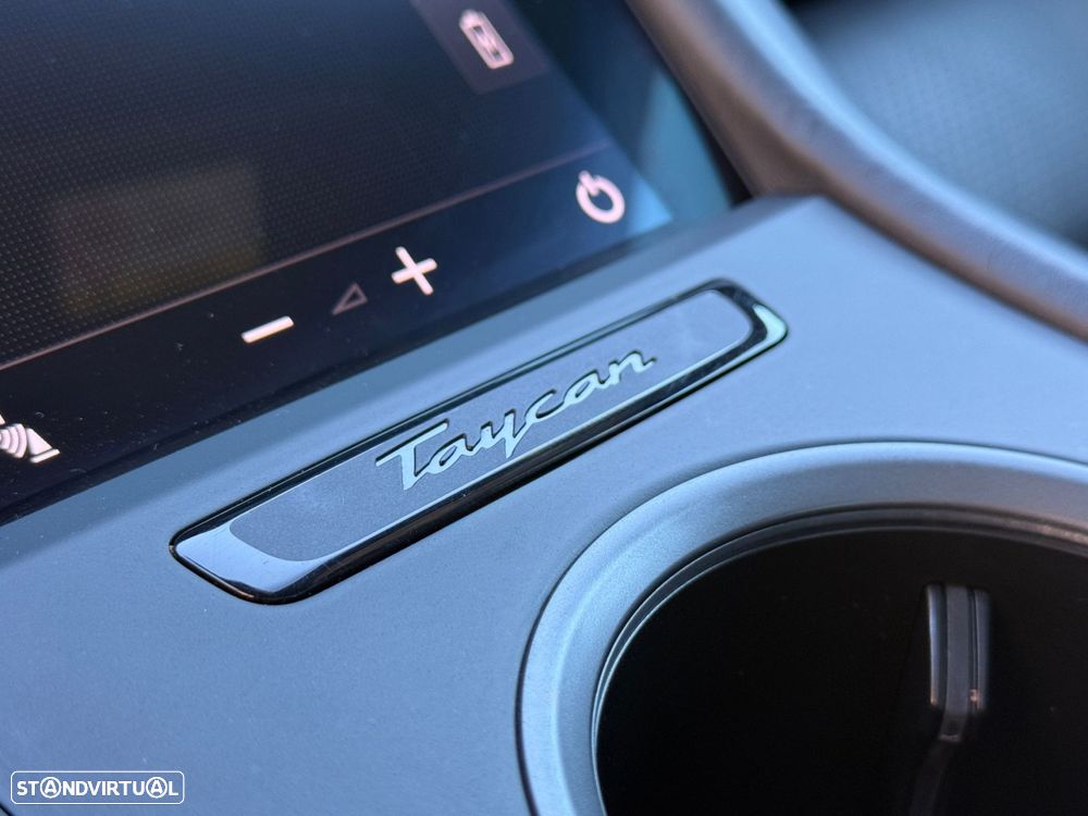 Porsche Taycan 4S - 31