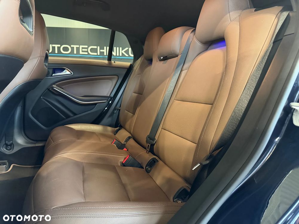 Mercedes-Benz CLA Shooting Brake 180 d 7G-DCT AMG Line - 14