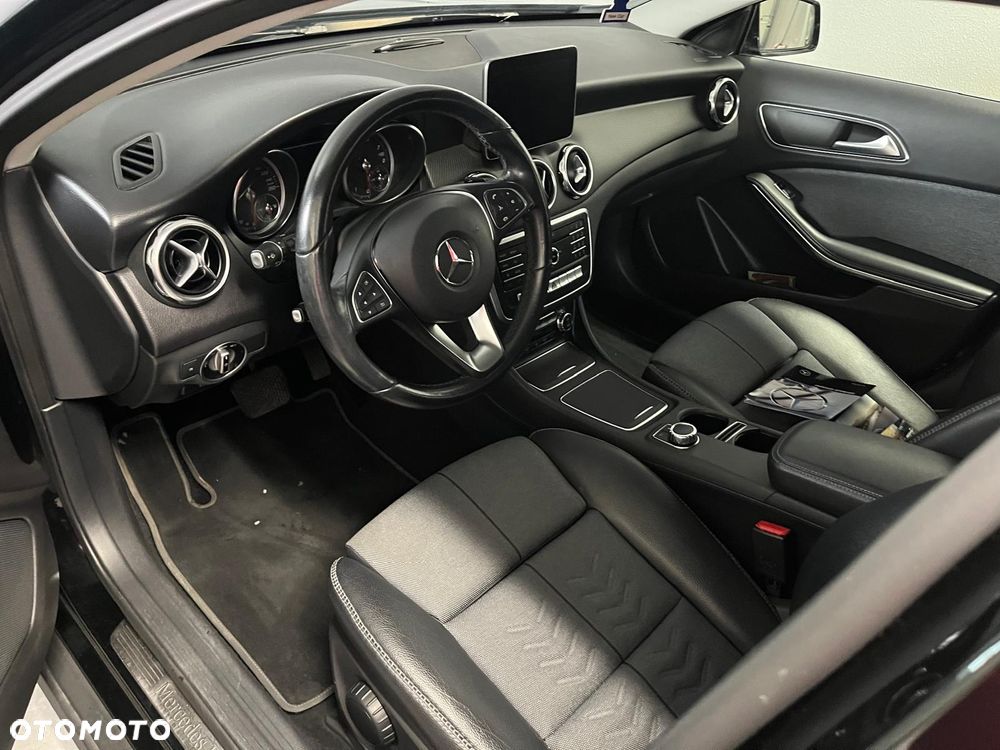 Mercedes-Benz GLA 180 7G-DCT Style - 15
