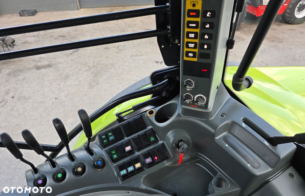 Claas Arion 640 - 13