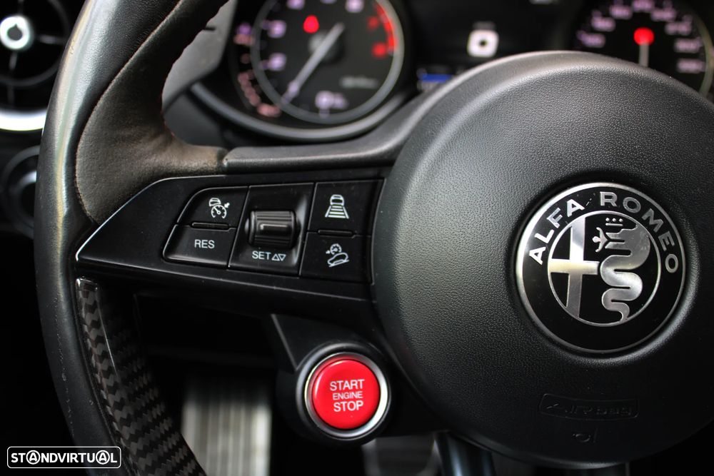 Alfa Romeo Stelvio V6 2.9 Bi-Turbo AT8-Q4 Quadrifoglio - 36