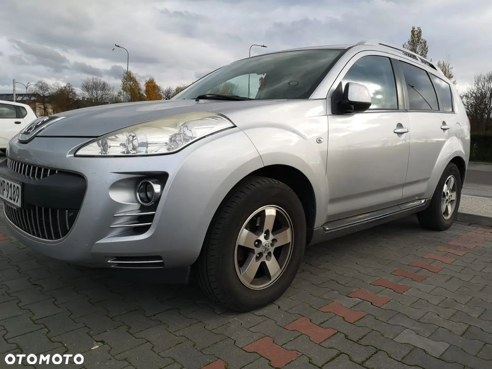 Peugeot 4007 - 15