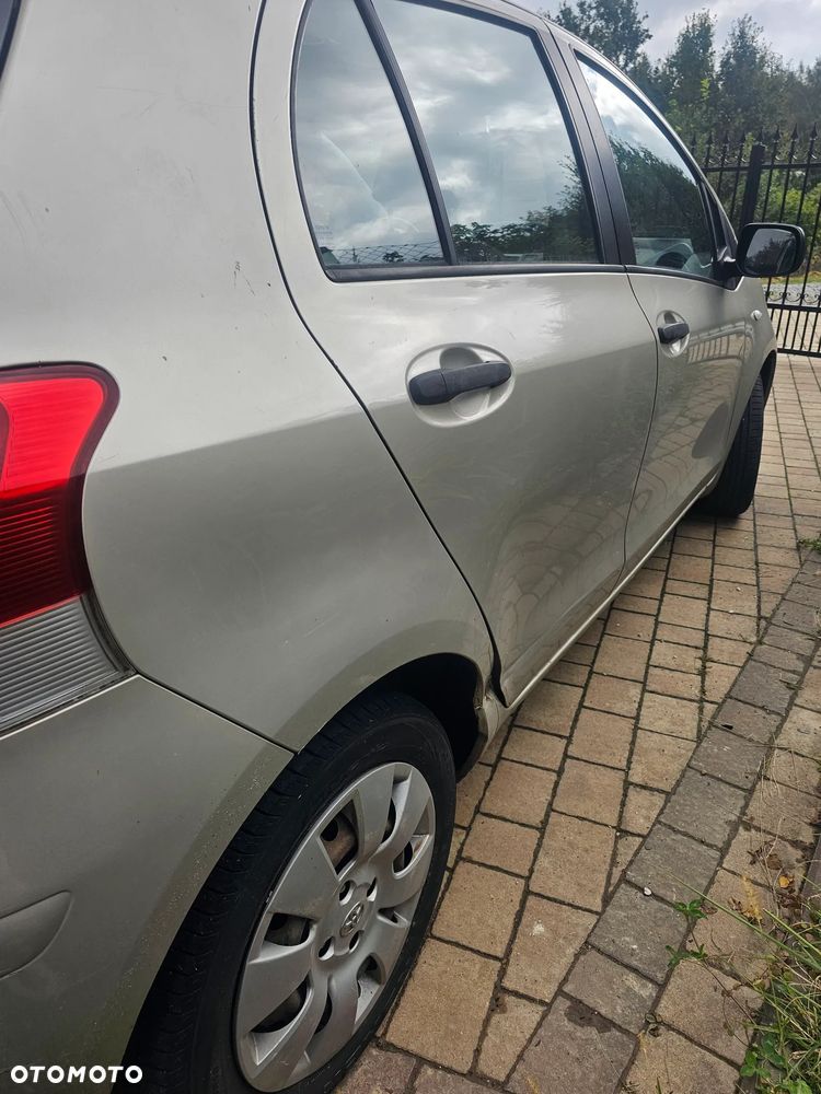Toyota Yaris - 4