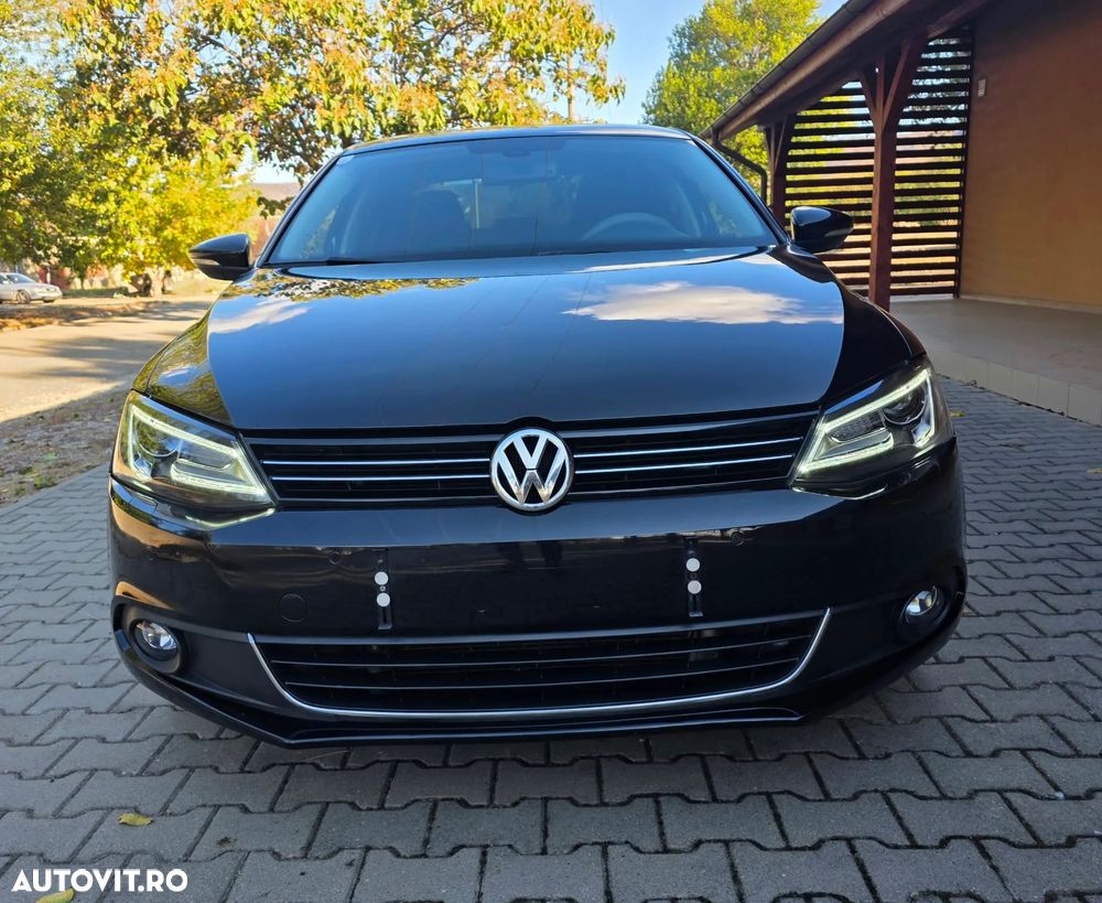 Volkswagen Jetta - 2