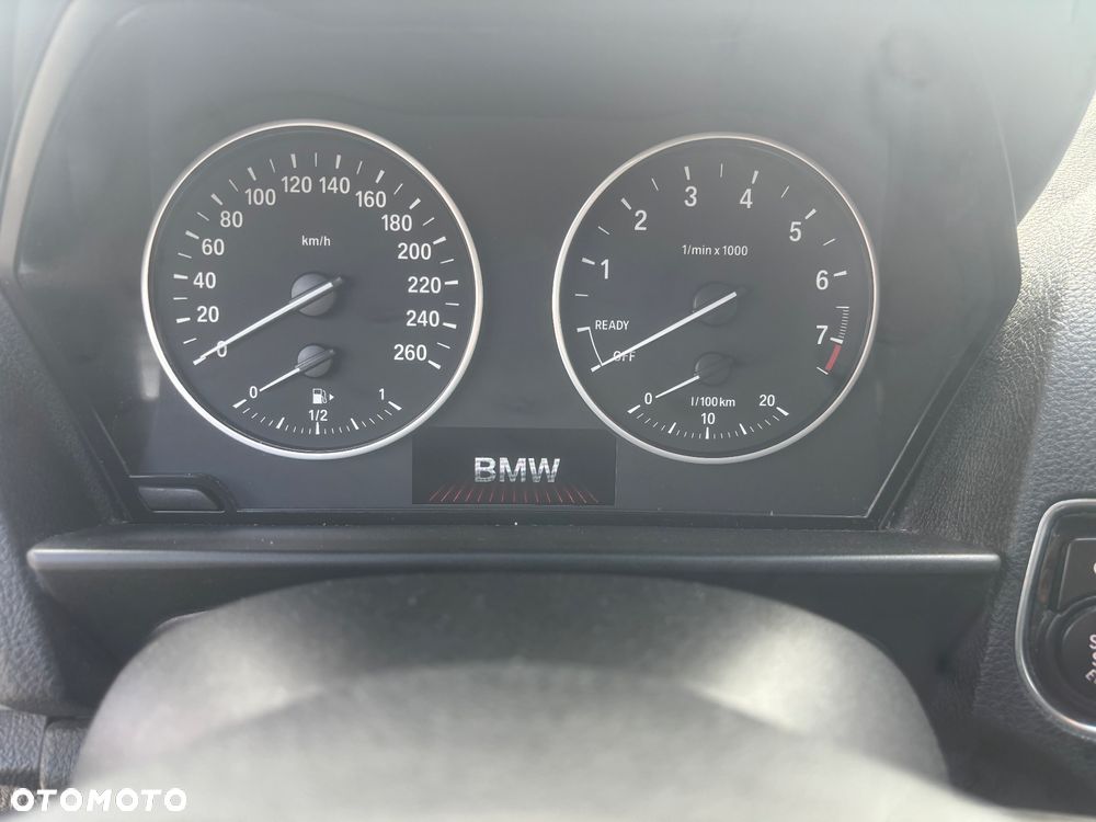 BMW Seria 1 116i - 24