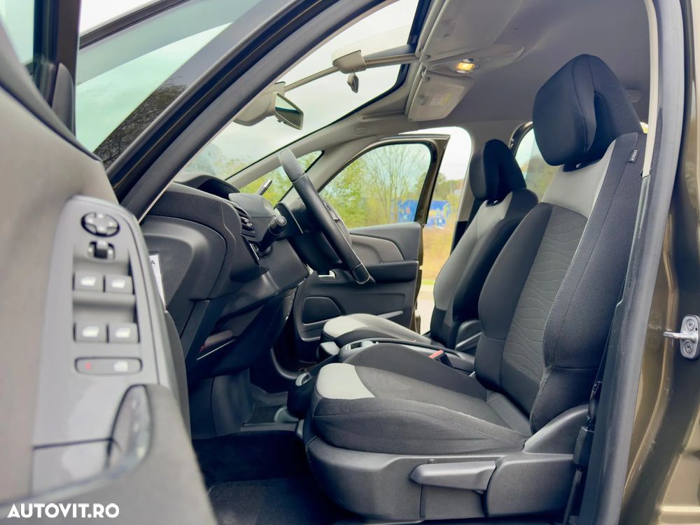 Citroën C4 Picasso 1.6 e-HDI Aut. Intensive - 13