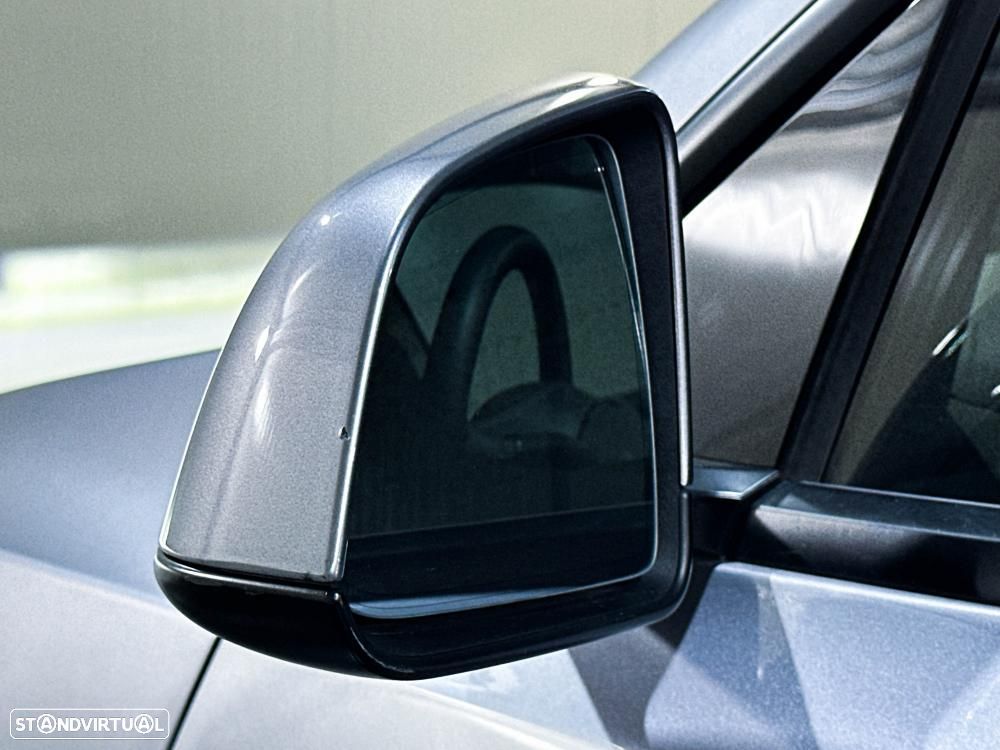 Tesla Model Y Long Range Dual Motor AWD - 17