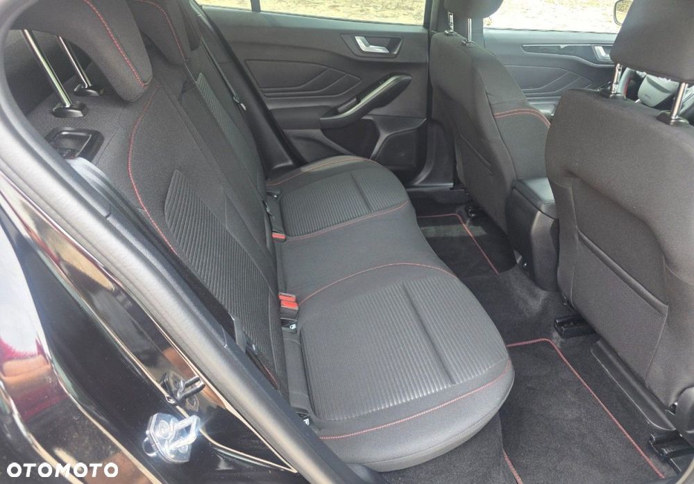 Ford Focus - 32