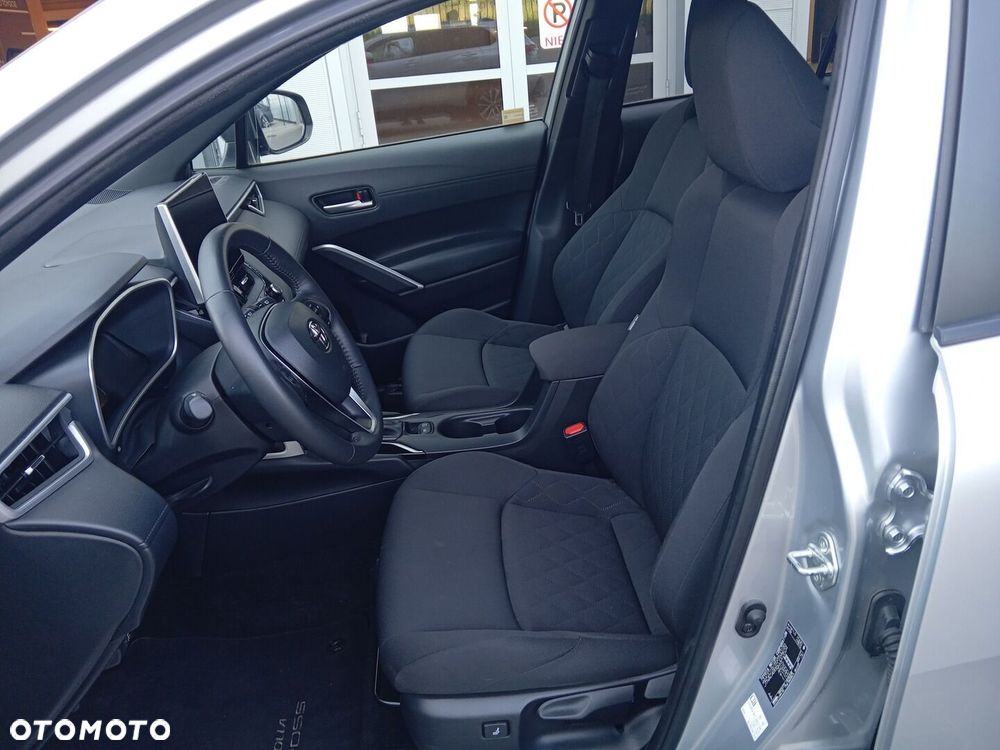 Toyota Corolla Cross - 11