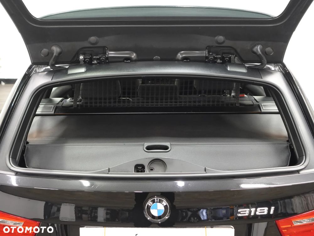 BMW Seria 3 318i Edition Sport - 22