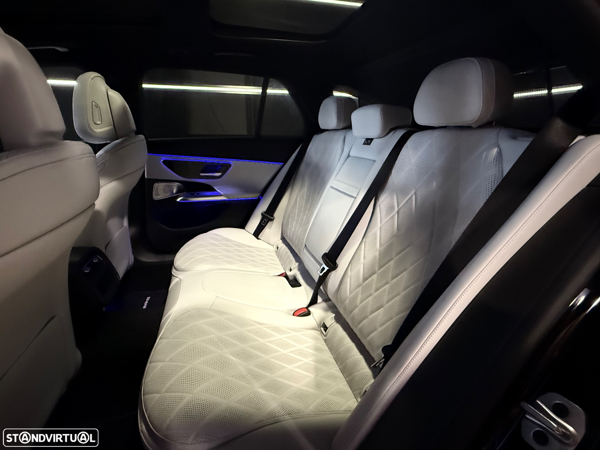 Mercedes-Benz E 300 Standard - 33