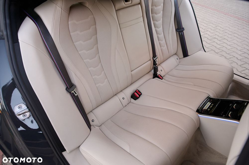 BMW Seria 8 - 25
