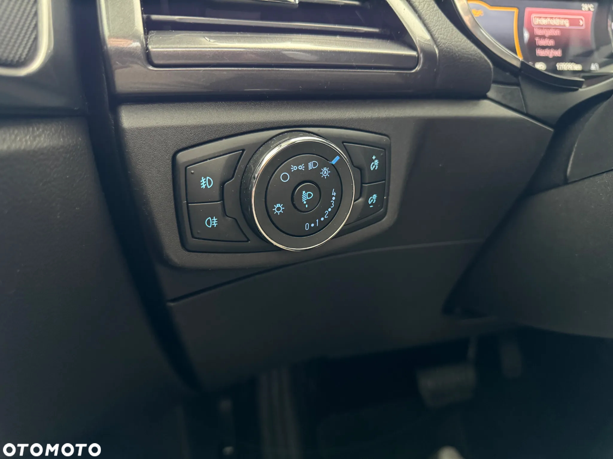 Ford Mondeo 2.0 EcoBlue Titanium - 24