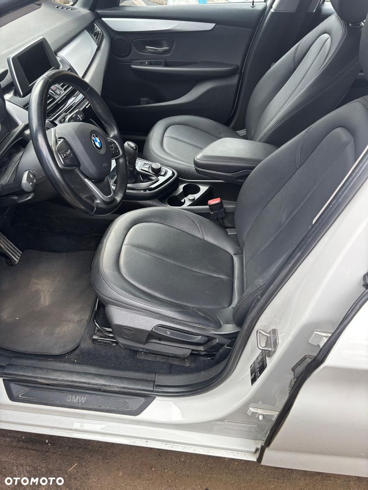 BMW Seria 2 216d - 9