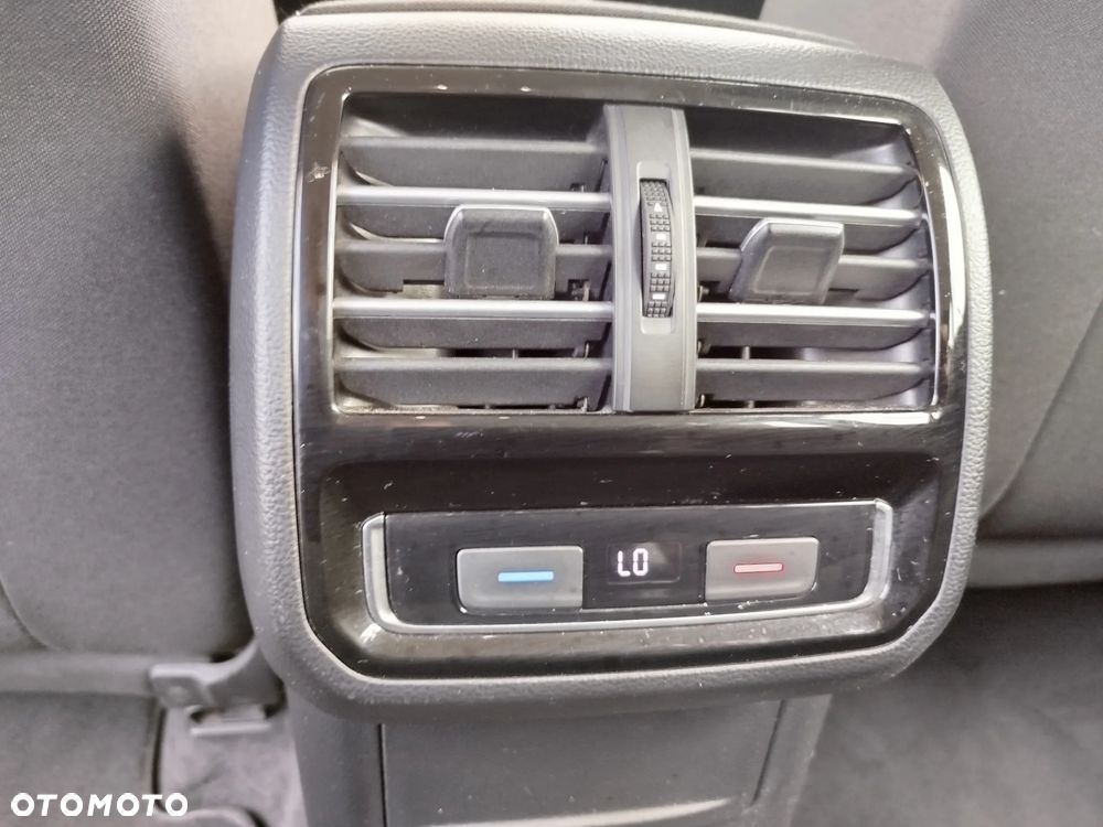 Volkswagen Passat Variant 1.6 TDI (BlueMotion Technology) Comfortline - 21