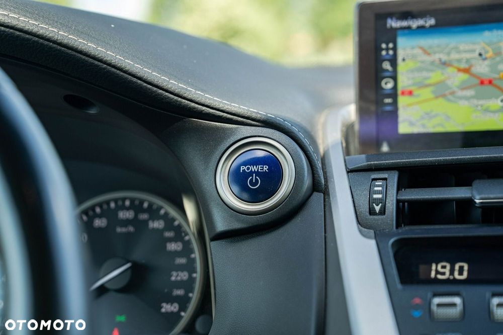 Lexus NX 300h Business Edition AWD - 24