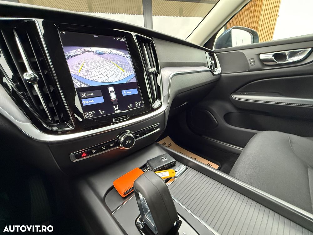 Volvo V60 B3 B DKG Momentum Pro - 25