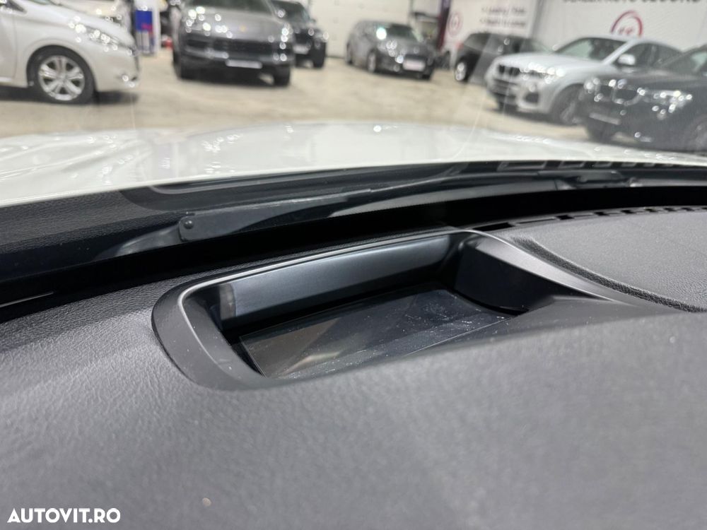 BMW Seria 3 320d Aut. Sport Line - 8