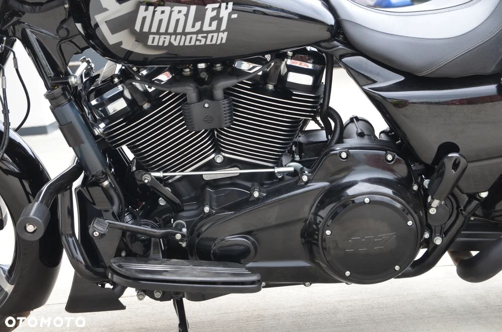 Harley-Davidson Touring Street Glide - 30