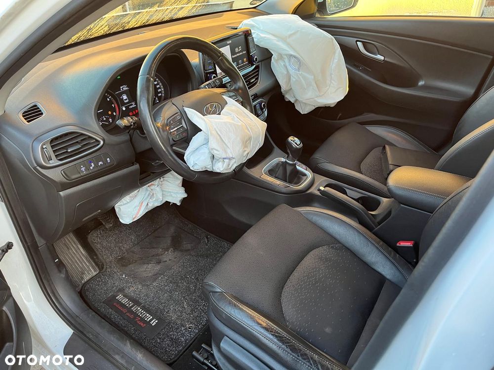 Hyundai i30 1.4 T-GDI Premiere Luxury - 8