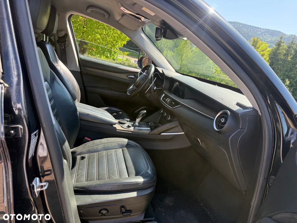 Alfa Romeo Stelvio 2.0 Turbo 16V AT8-Q4 Lusso Ti - 13