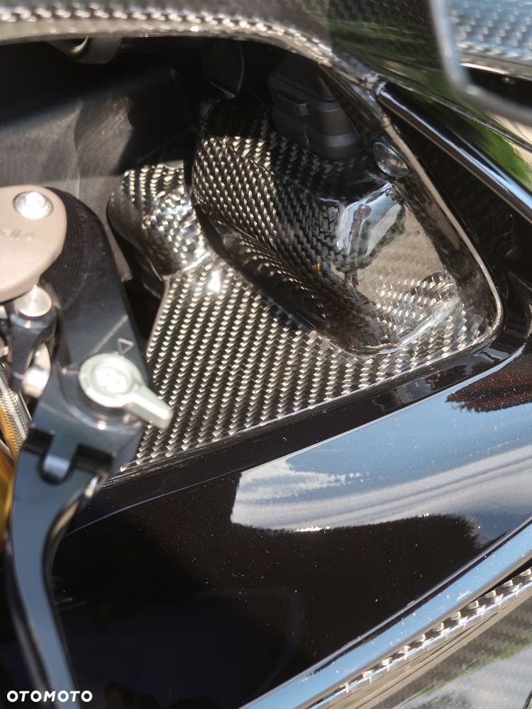 Yamaha R1 - 21
