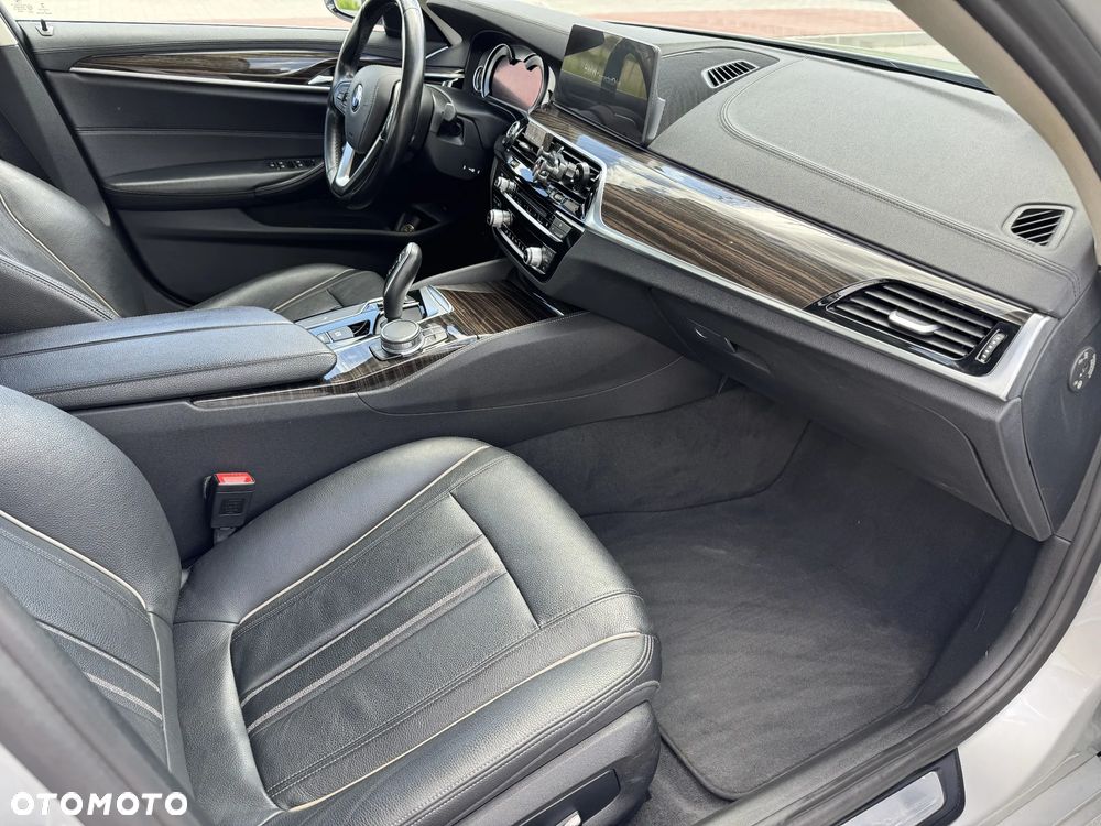 BMW Seria 5 520d Luxury Line - 11