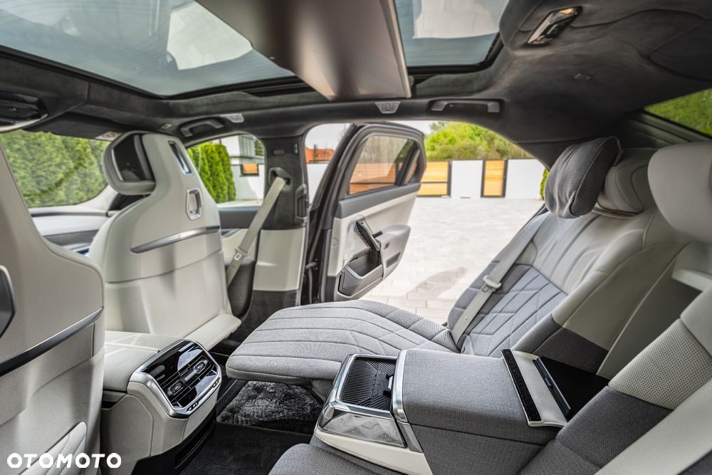 BMW Seria 7 M760e PHEV xDrive sport - 7