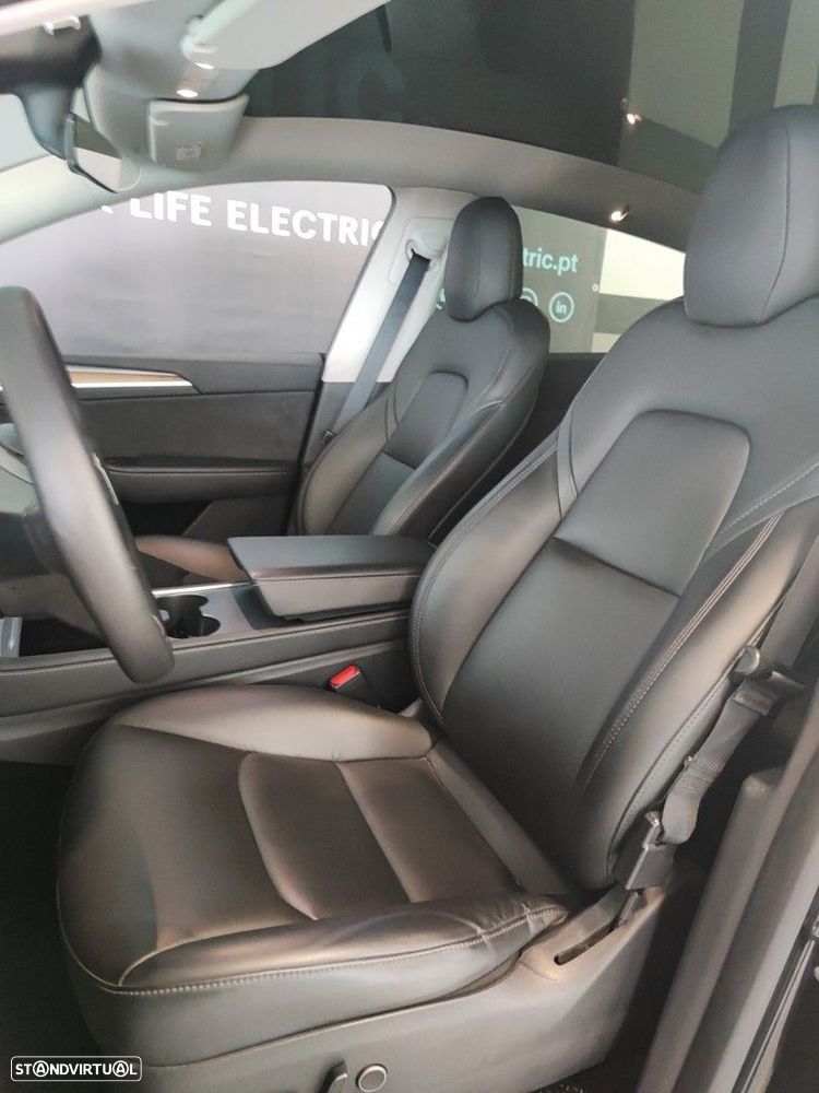 Tesla Model Y Long Range Dual Motor AWD - 6