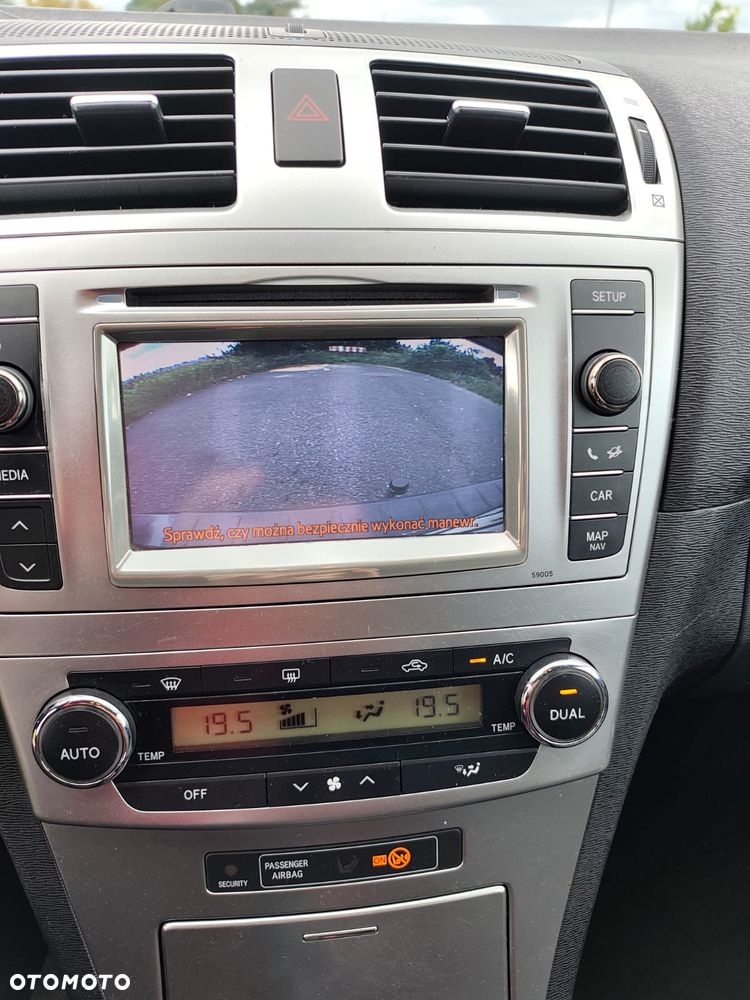 Toyota Avensis 1.8 Comfort - 15