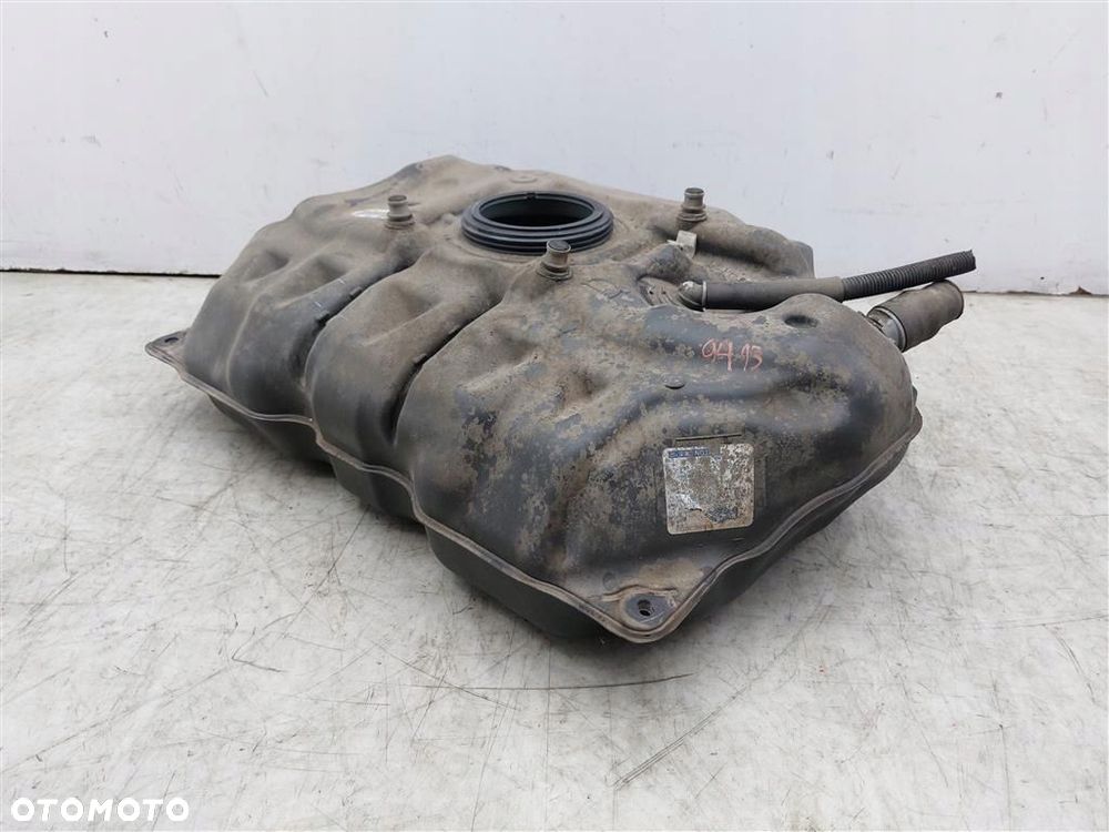 Zbiornik paliwa  BAK Toyota Verso-S 1.4B  2010-2015 R - 5
