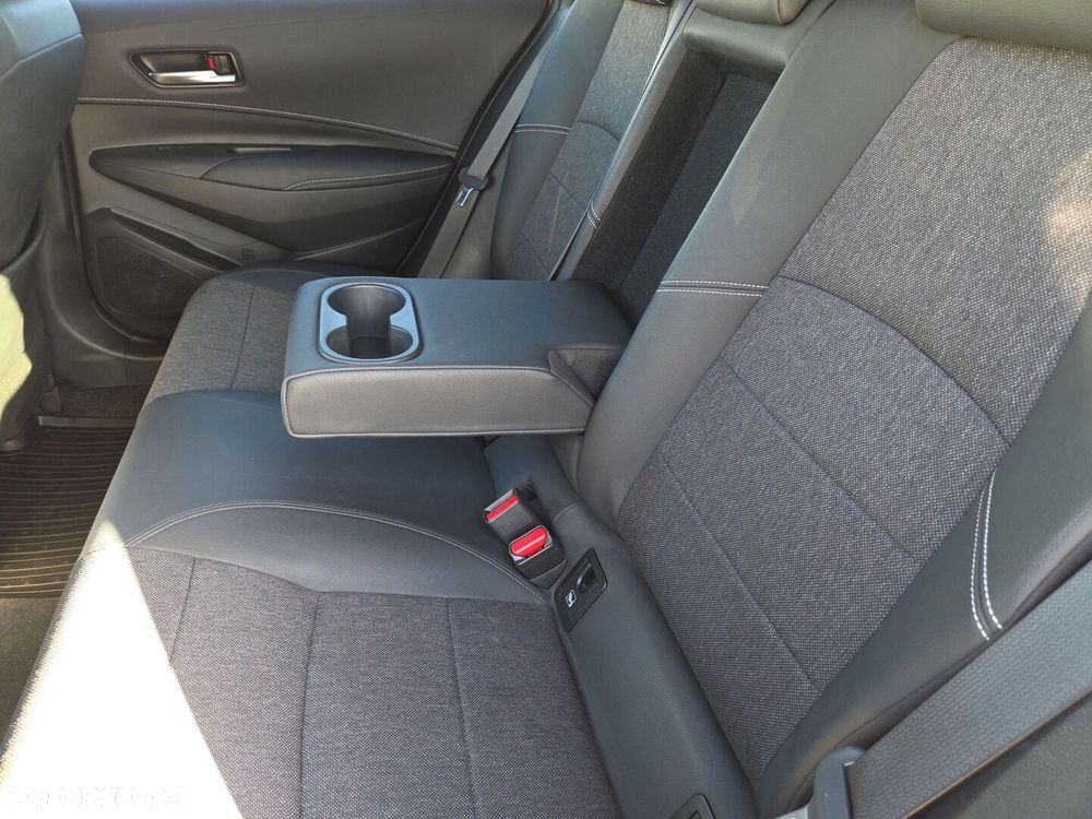 Toyota Corolla 2.0 Hybrid Style - 16