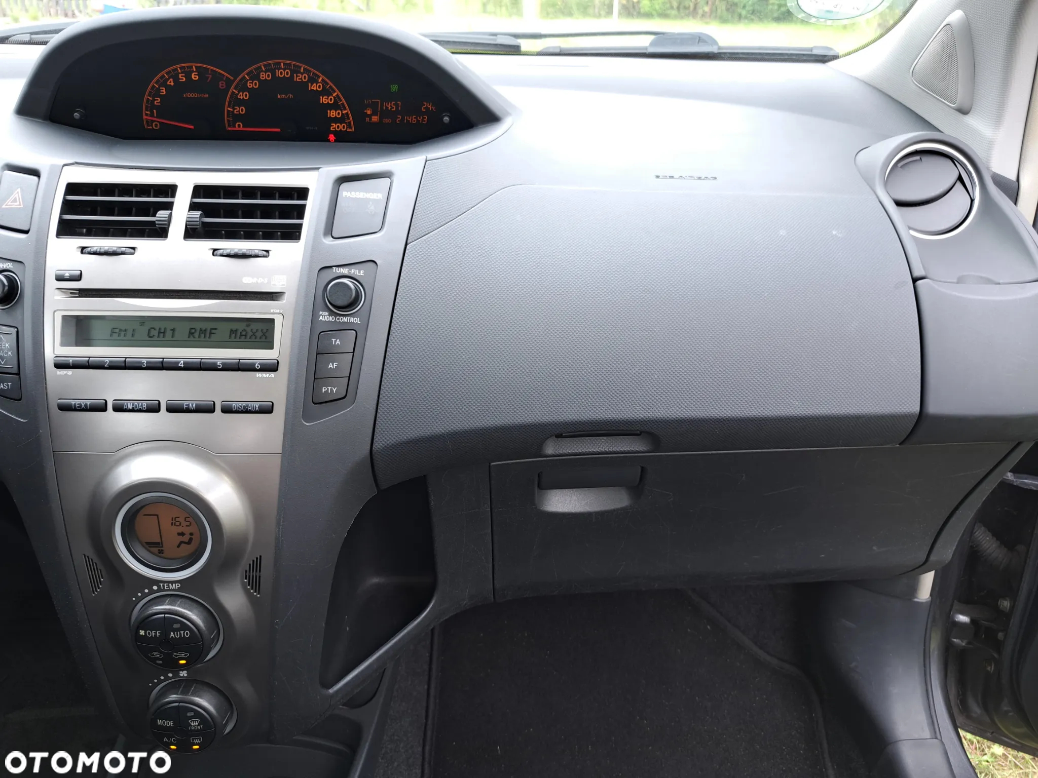 Toyota Yaris - 27
