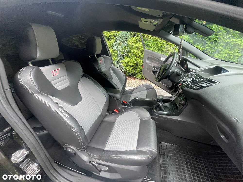 Ford Fiesta 1.6 EcoBoost ST - 25